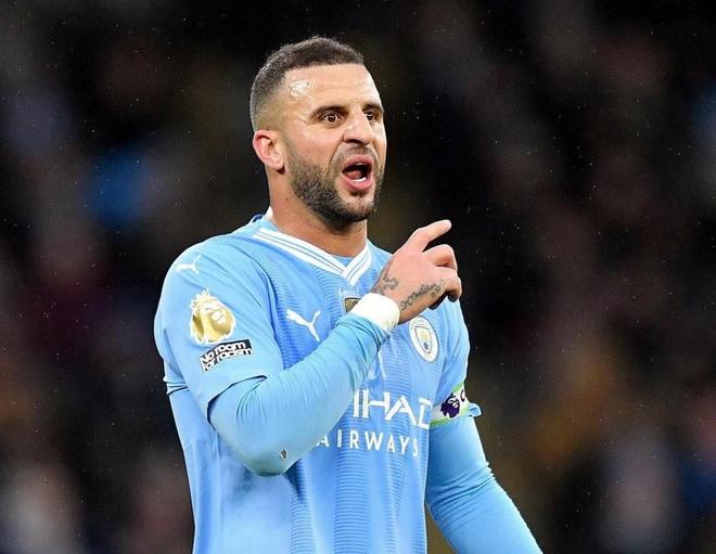 世体：对阵法鹰巴萨共有502人转卖门票，包括11名季票持有者（世体：巴萨战法鹰，502名球迷转售门票，其中11人为季票持有者）