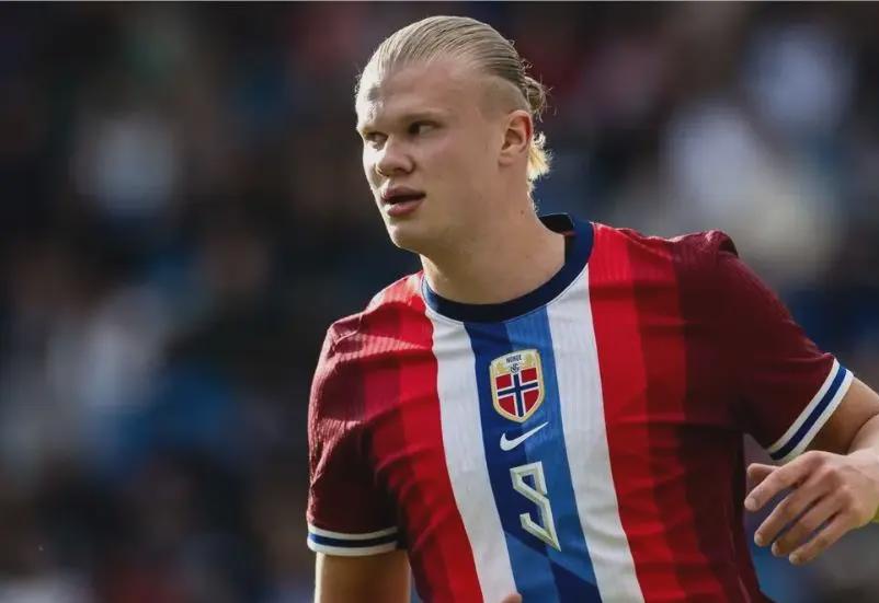 芒特：有一次赖斯躲在床底想要吓我，但他不小心露出了马脚（芒特回忆：赖斯曾躲床底想吓我，却不慎露馅）