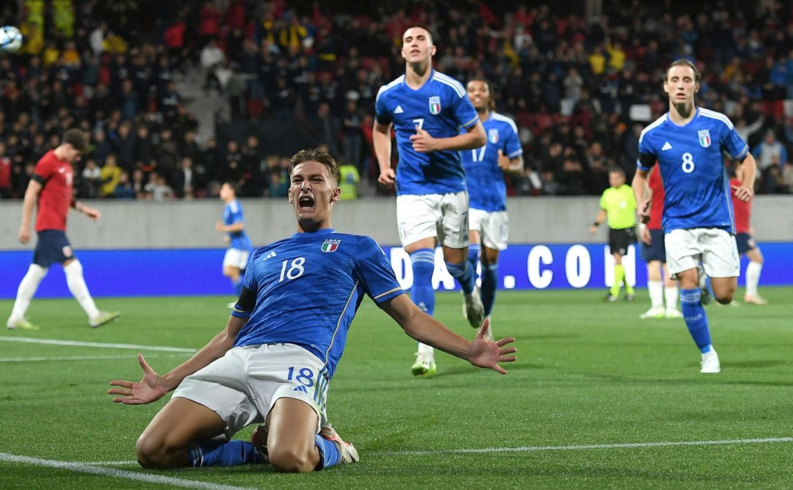 巴特勒18+6+7完爆爵士核心，库里31分对飙乔治，勇士主场静待火箭（巴特勒18分6板7助压制爵士核心，库里轰31分对飙乔治，勇士主场静候火箭）