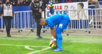 山东泰山面临大规模阵容调整，两位外援或被清洗，一名球员恐成沉重包袱