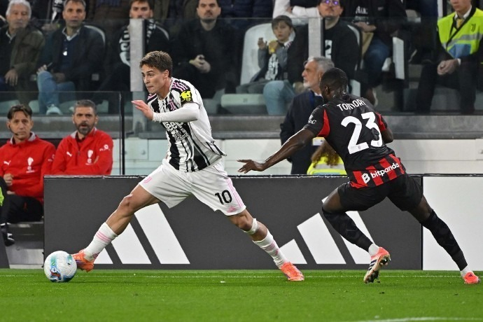 门将三连神扑救主，数据暴涨全网热议（门将三连神扑力挽狂澜，数据飙升引爆全网）