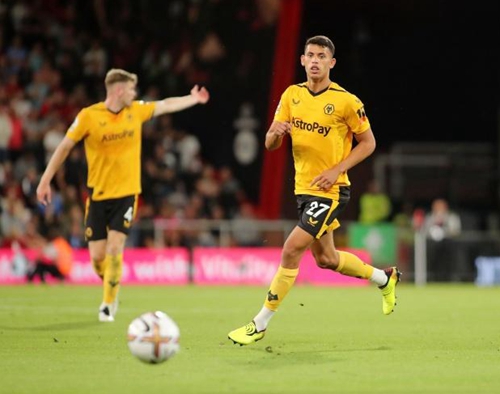 科曼称赞阿尔克马尔19岁中场斯密特：他身上的特质像佩德里（科曼点赞阿尔克马尔19岁新星斯密特：身上有佩德里的影子）