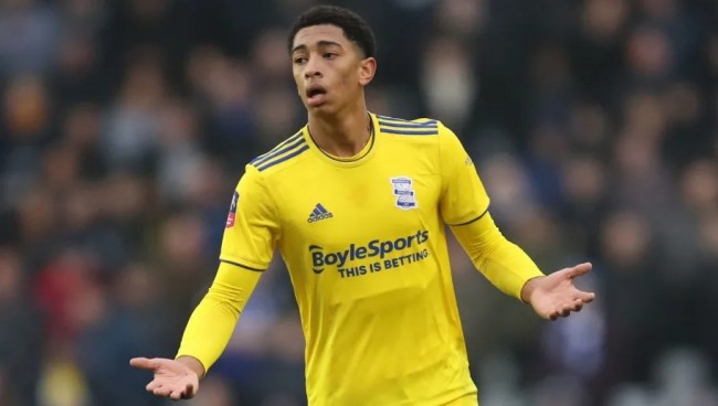 巴尔德吉：我在巴萨很开心，外界的传闻不会让我分心（巴尔德吉表示在巴萨非常开心，不会被外界传闻影响）