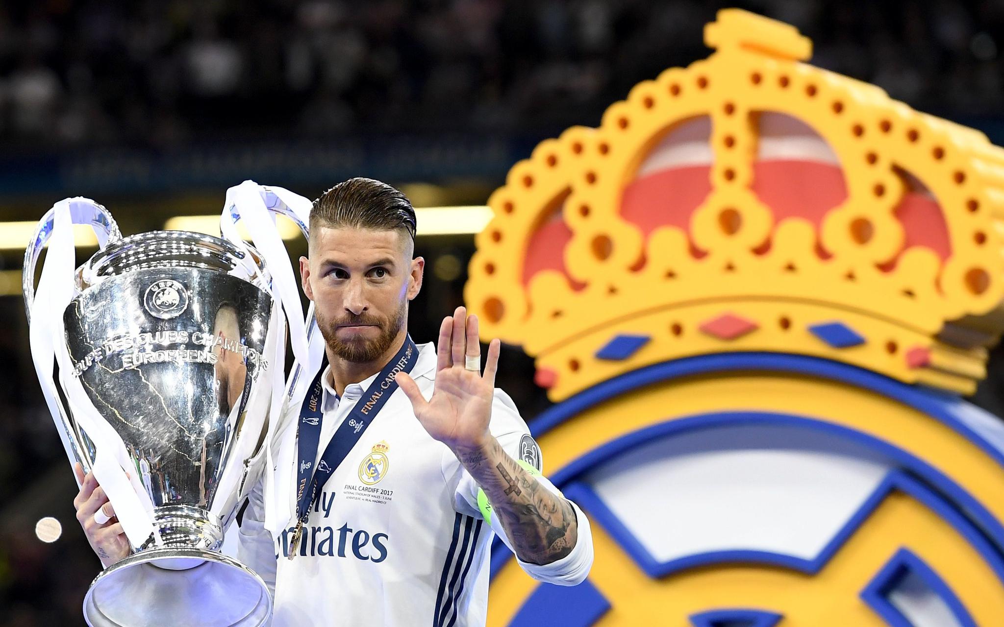 欧联3-4：42岁范佩西率荷甲第2遭罗甲第9绝杀，95分钟丢球酿悲剧（欧联3-4：42岁范佩西率荷甲次席队补时95分钟失守，遭罗甲第9绝杀）