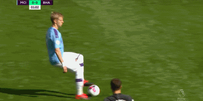 两人传接球，第三人要动 国际米兰这场比赛中有大量的“第三人动” 战术视角