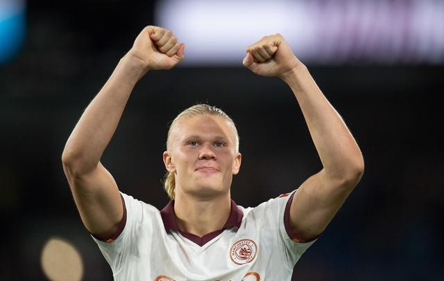 曼联考虑签下巴莱巴，期待填补中场空缺，暂无戈麦斯交易计划。（曼联有意引进巴莱巴补强中场，戈麦斯转会暂不推进）