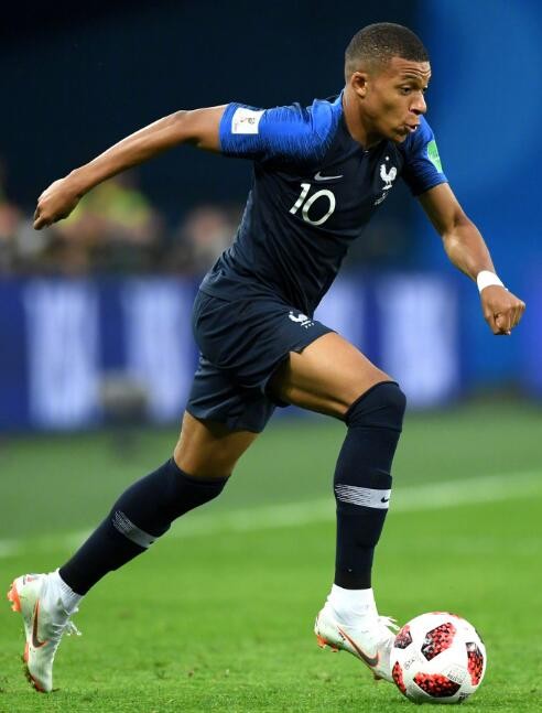 ⚽️2025年度中超最佳评选他来啦！鏖战一年，十...（2025中超年度最佳评选正式开启：鏖战一年，荣誉归位）