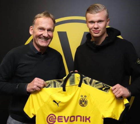 篮球湖人全队配合默契提升（湖人全队配合日益默契）