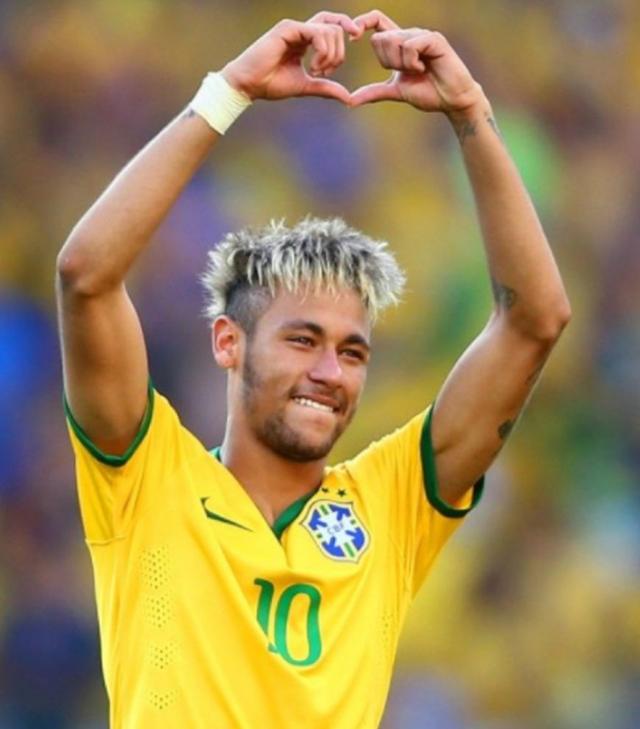 高二少女篮球场上炸翻全场自述答案只有努力（高二女生篮球场惊艳全场：她坦言，唯一的答案是努力）