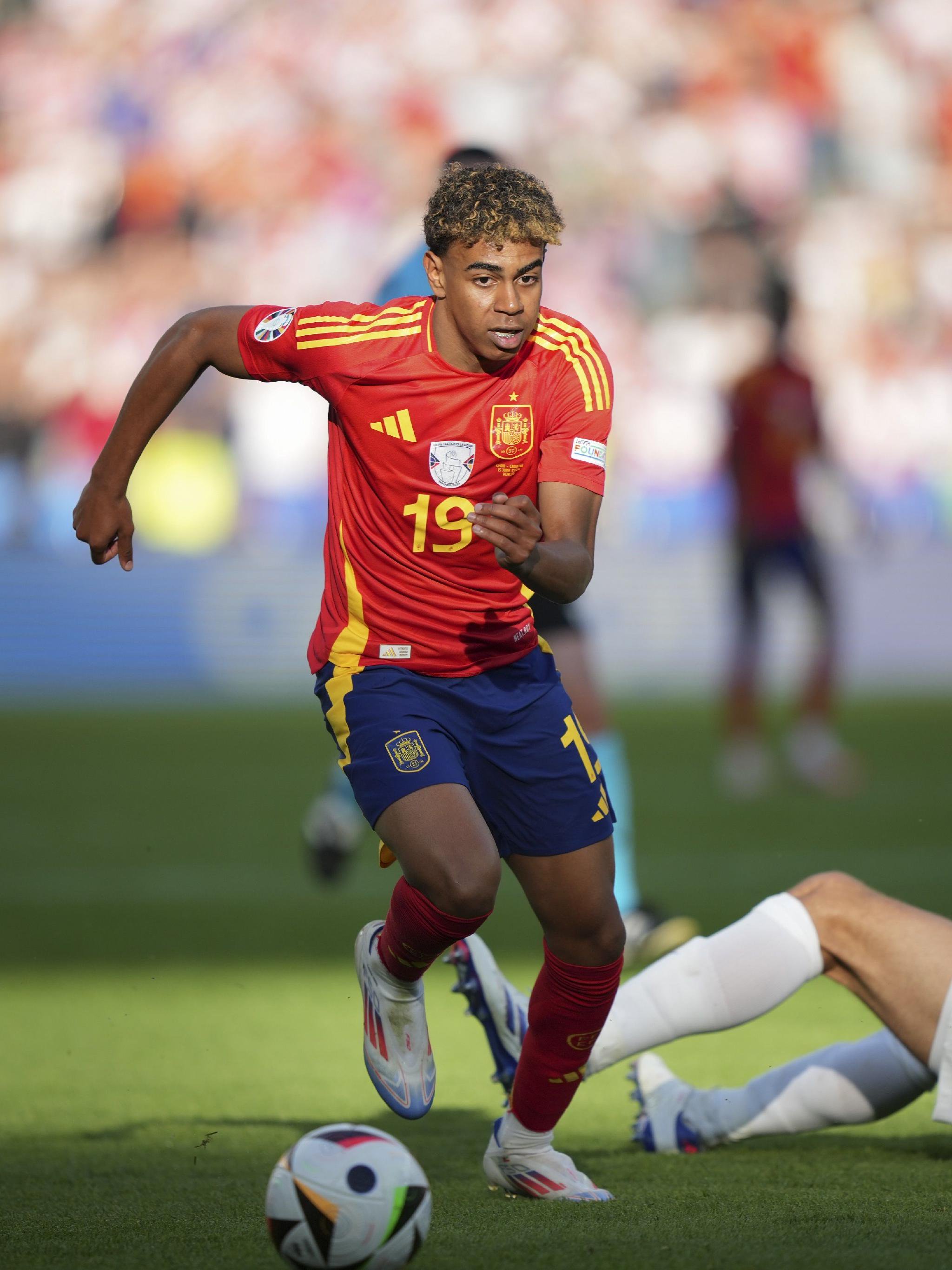 罗马诺：巴萨和阿劳霍没谈转会的事，他们谈的是球员个人情况（罗马诺：巴萨与阿劳霍无转会谈判，仅交流其个人状况）