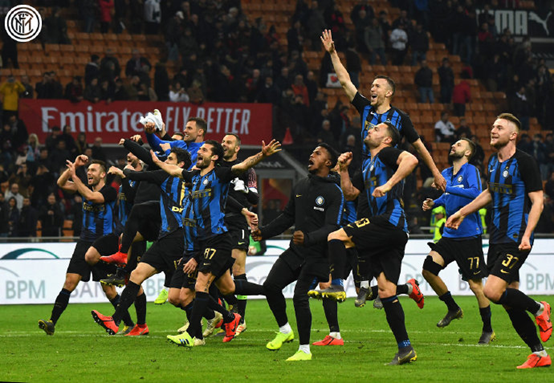 马卡：39岁亚马尔父亲疑似与23岁女友订婚，她仅比亚马尔大5岁（马卡：传39岁亚马尔父亲与23岁女友订婚，女方仅比亚马尔大5岁）